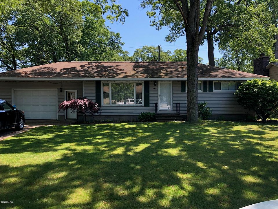 1st image of 3422 Chippewa Dr