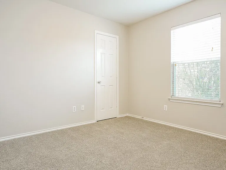 908 Chase Ln — Photo 14