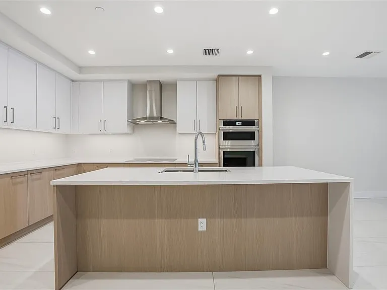 275 1st Ave S #1003 — Photo 46