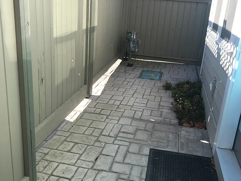 B St — Photo 26