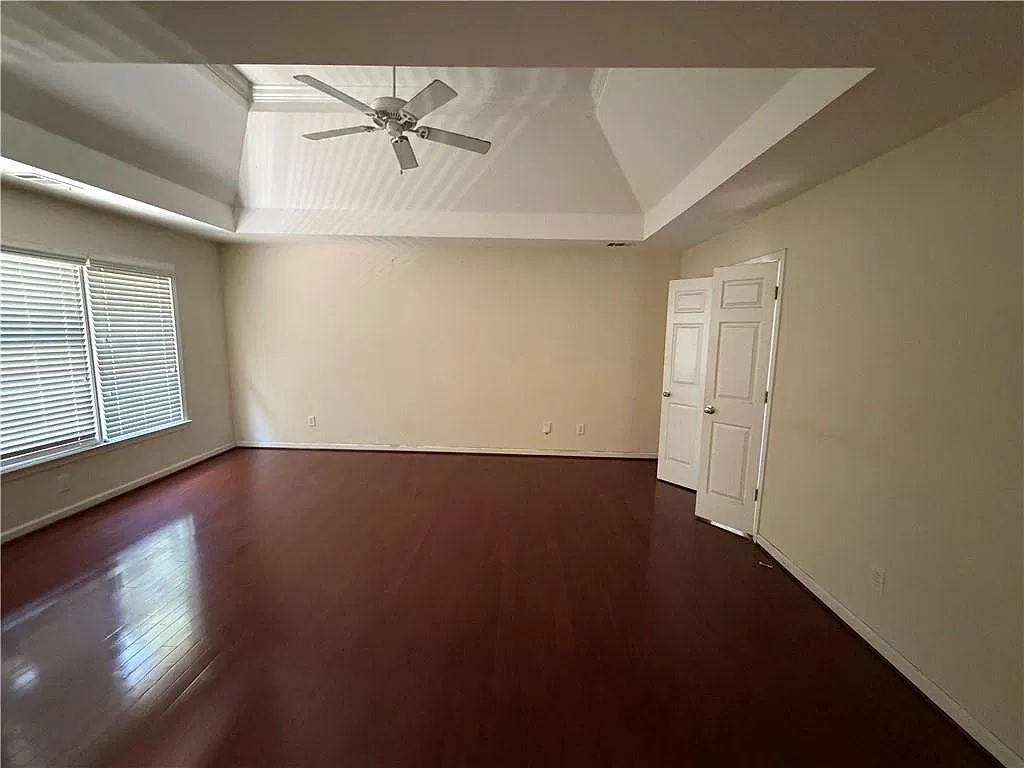4 bed, 2.5 bath, 2418 sqft, $3,250 — Photo 3