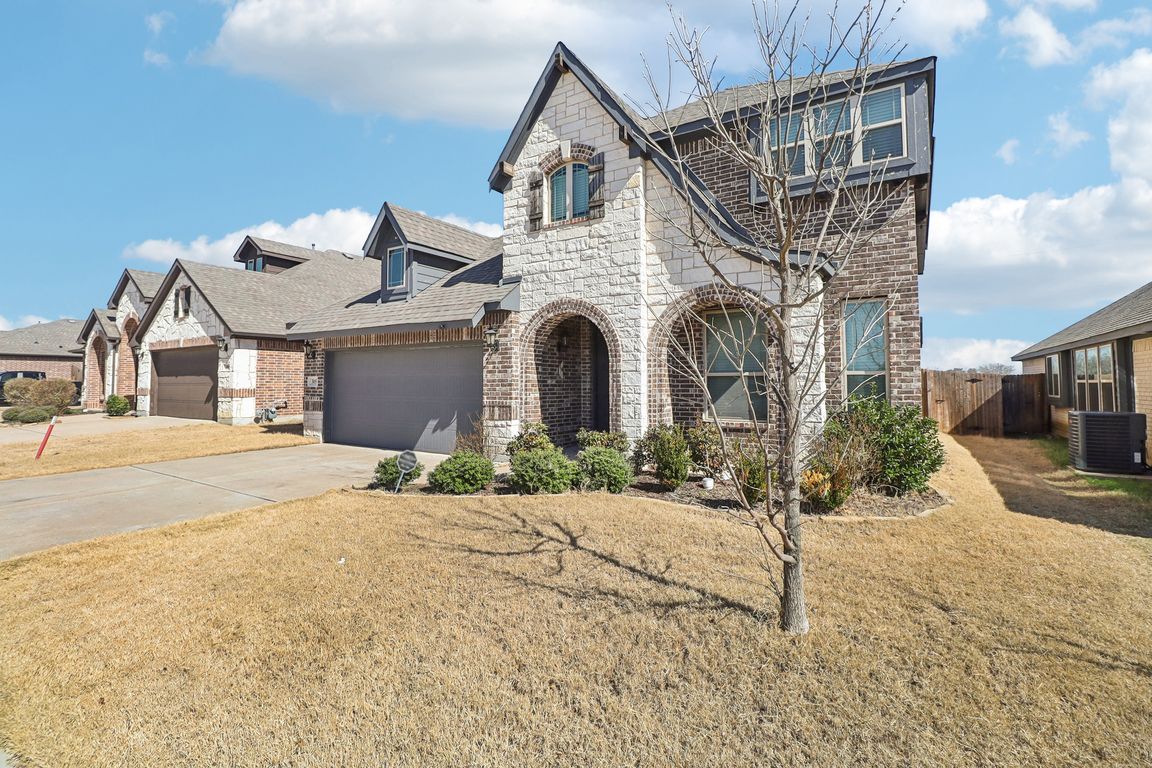 White Tail Ln-S1702-001.jpg