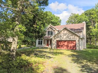 105 Pommel Dr, Hawley, PA 18428
