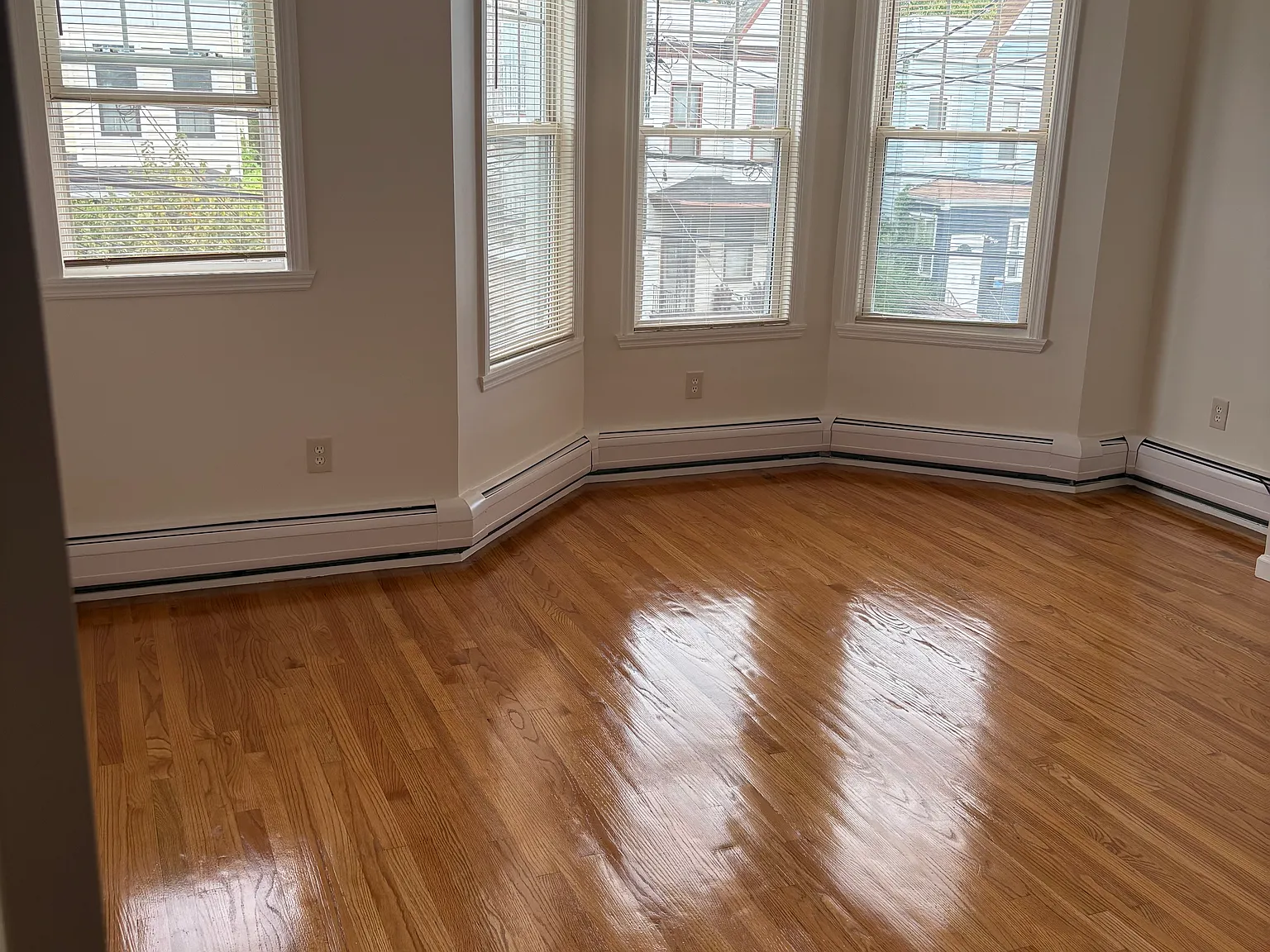 3 bed, 1300 sqft, $2,300 — Photo 1