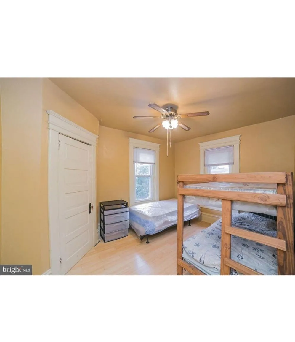 313 N Evans St — Photo 4