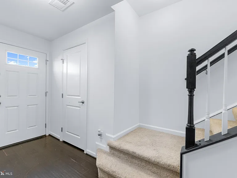 5365 S Center Dr — Photo 2