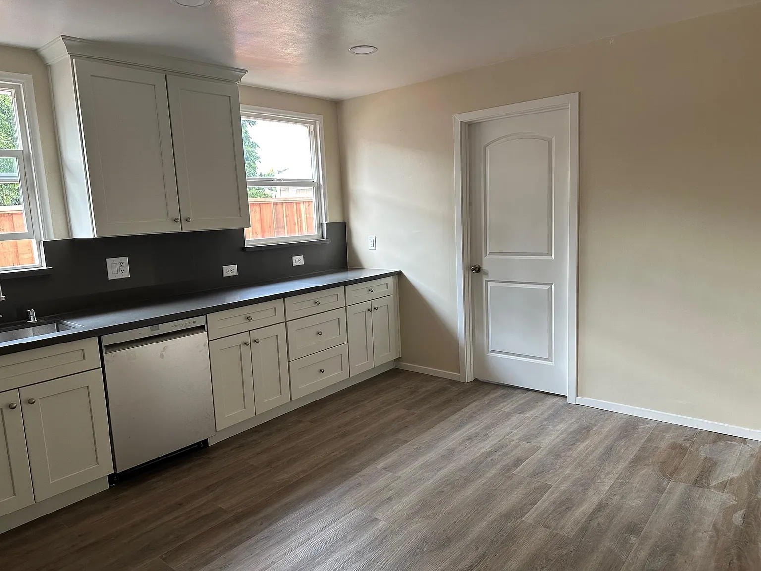 2 bed, 928 sqft, $3,390 — Photo 3