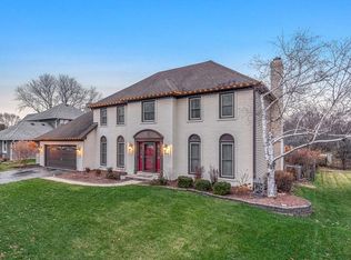 98 S River Rd, Naperville, IL 60540