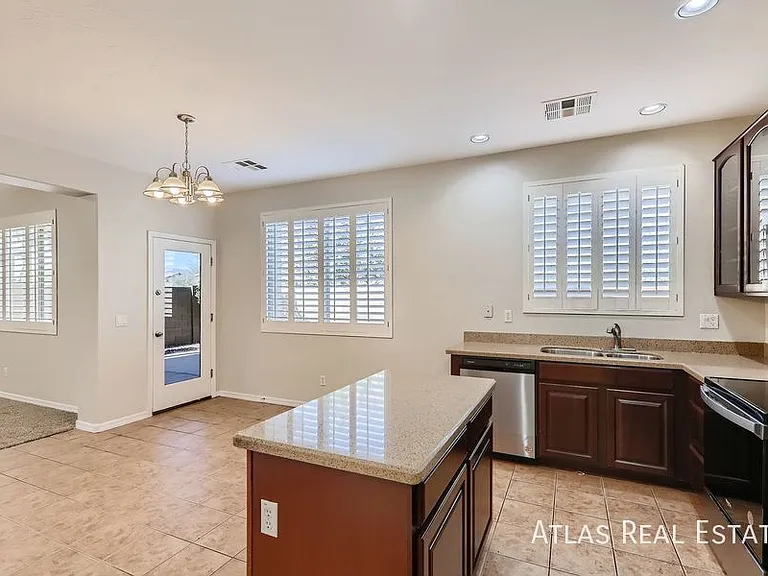 17456 W Mauna Loa Ln — Photo 6