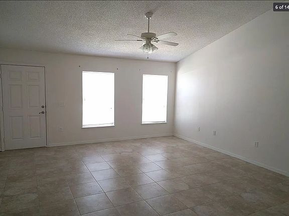 3rd image of 67 Round Thorn Dr