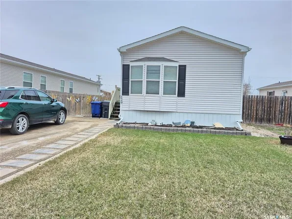129 1st AVENUE SW, Weyburn, SK S4H 2H9
