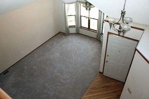 Nice Vaulted Ceiling in Living Room & Entry