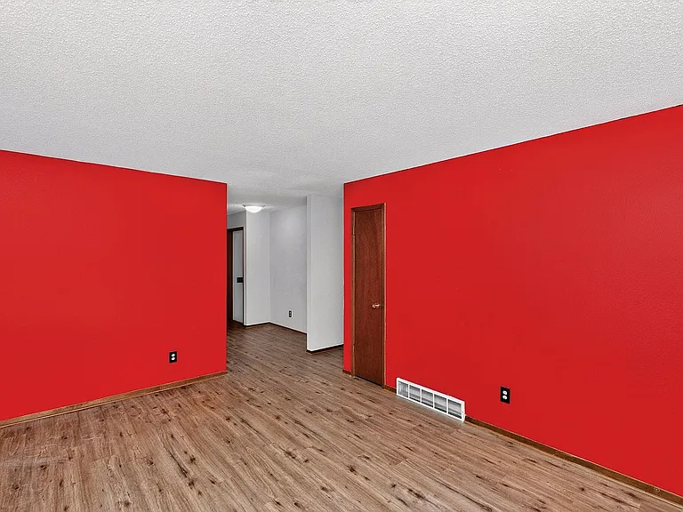 1614 NW Applewood St — Photo 7