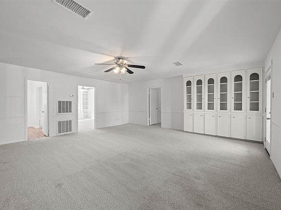 4th image of 4702 Bayou Vista Dr