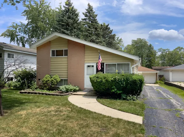 527 N Iowa Ave, Villa Park, IL 60181
