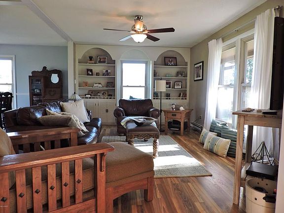 3rd image of 1210 Mockingbird Ln