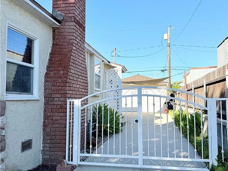 828 N Pass Ave — Photo 46