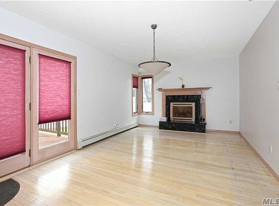 3rd image of 965 E Meadow Ave