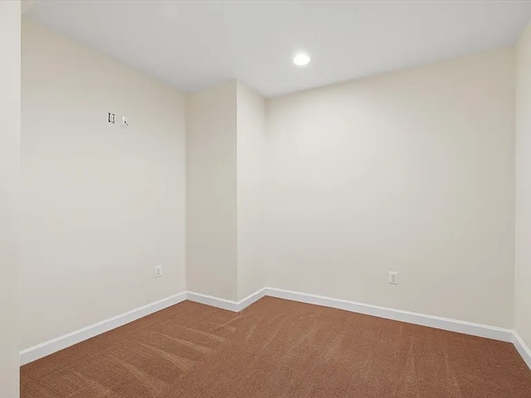 20242 Hidden Creek Ct — Photo 56