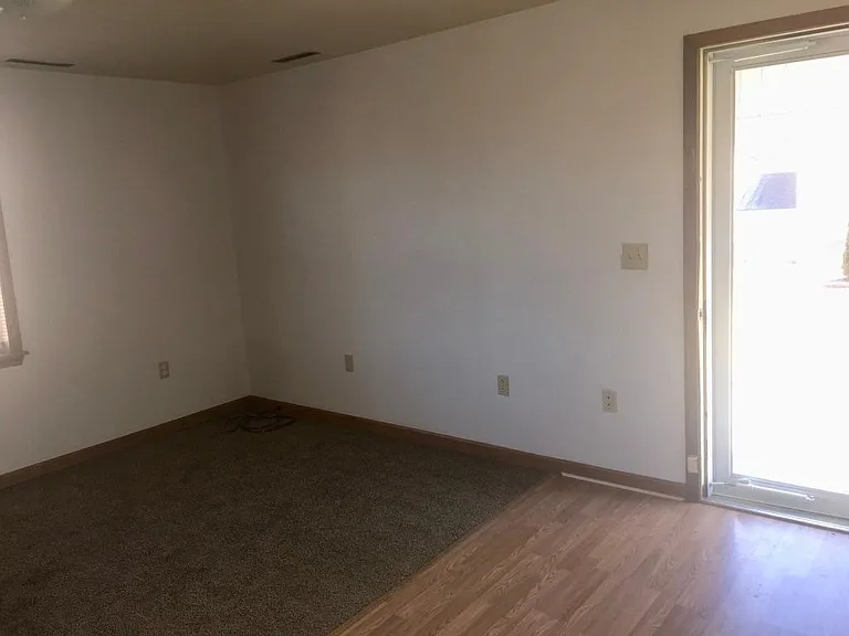300 Bolling St #B — Photo 2