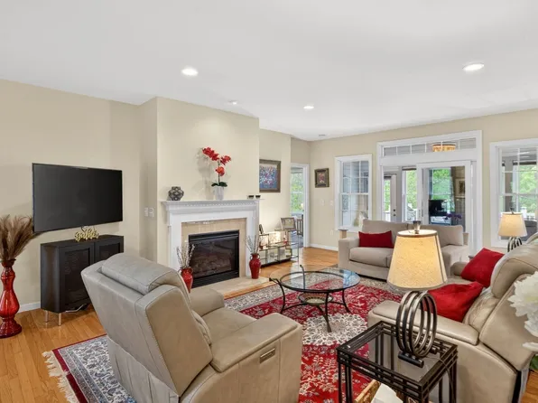 28 Cottage Cv, Plymouth, MA 02360