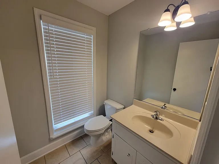 165 Ashley Cir — Photo 13