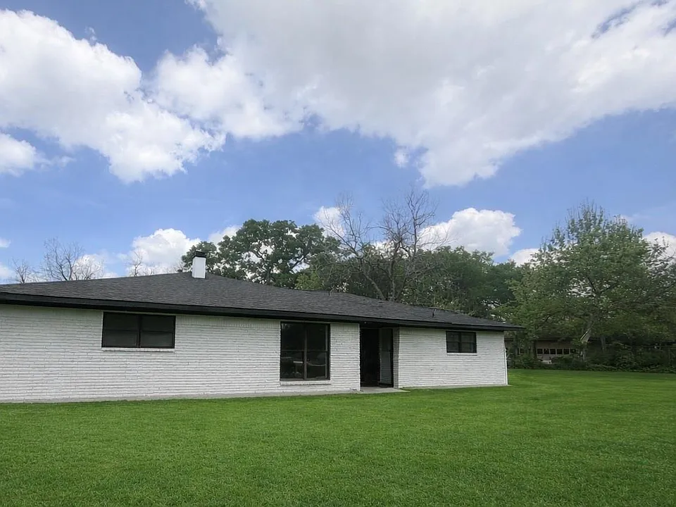 143 Hollyvale Dr