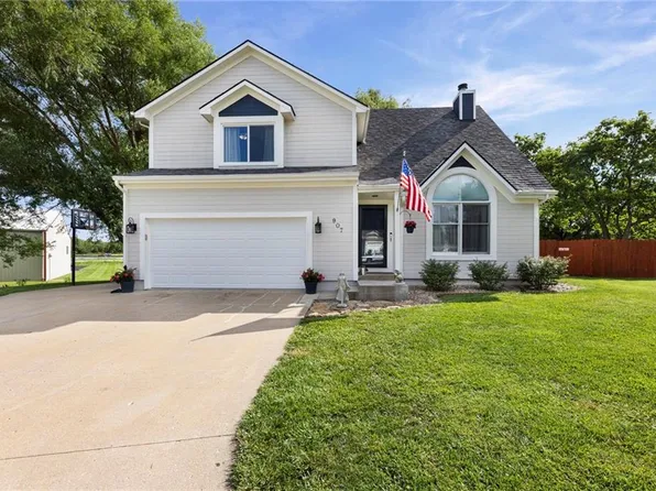 907 Rosewood Ct, Paola, KS 66071