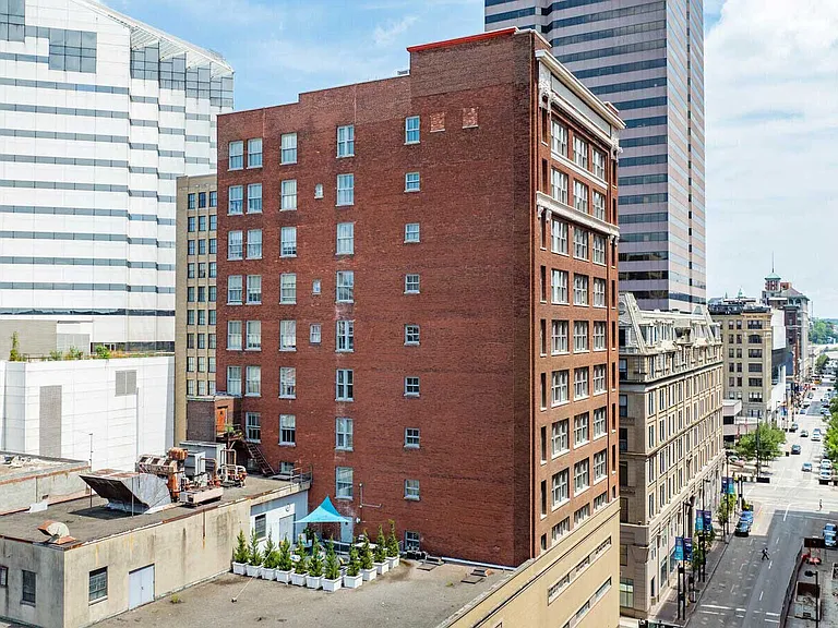 Newberry Lofts on 6th — Photo 12
