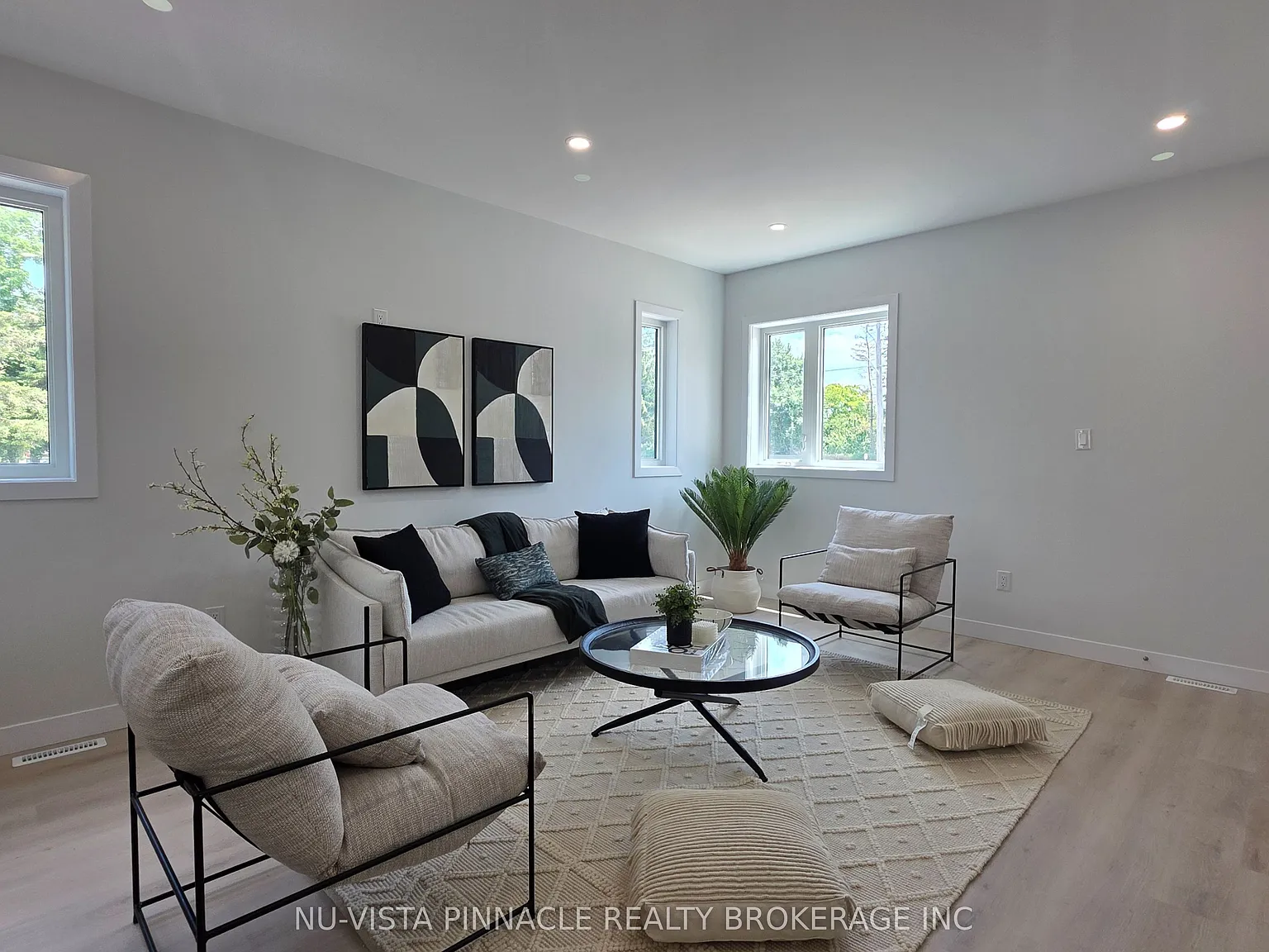 1208 Fanshawe Park Rd E — Photo 4