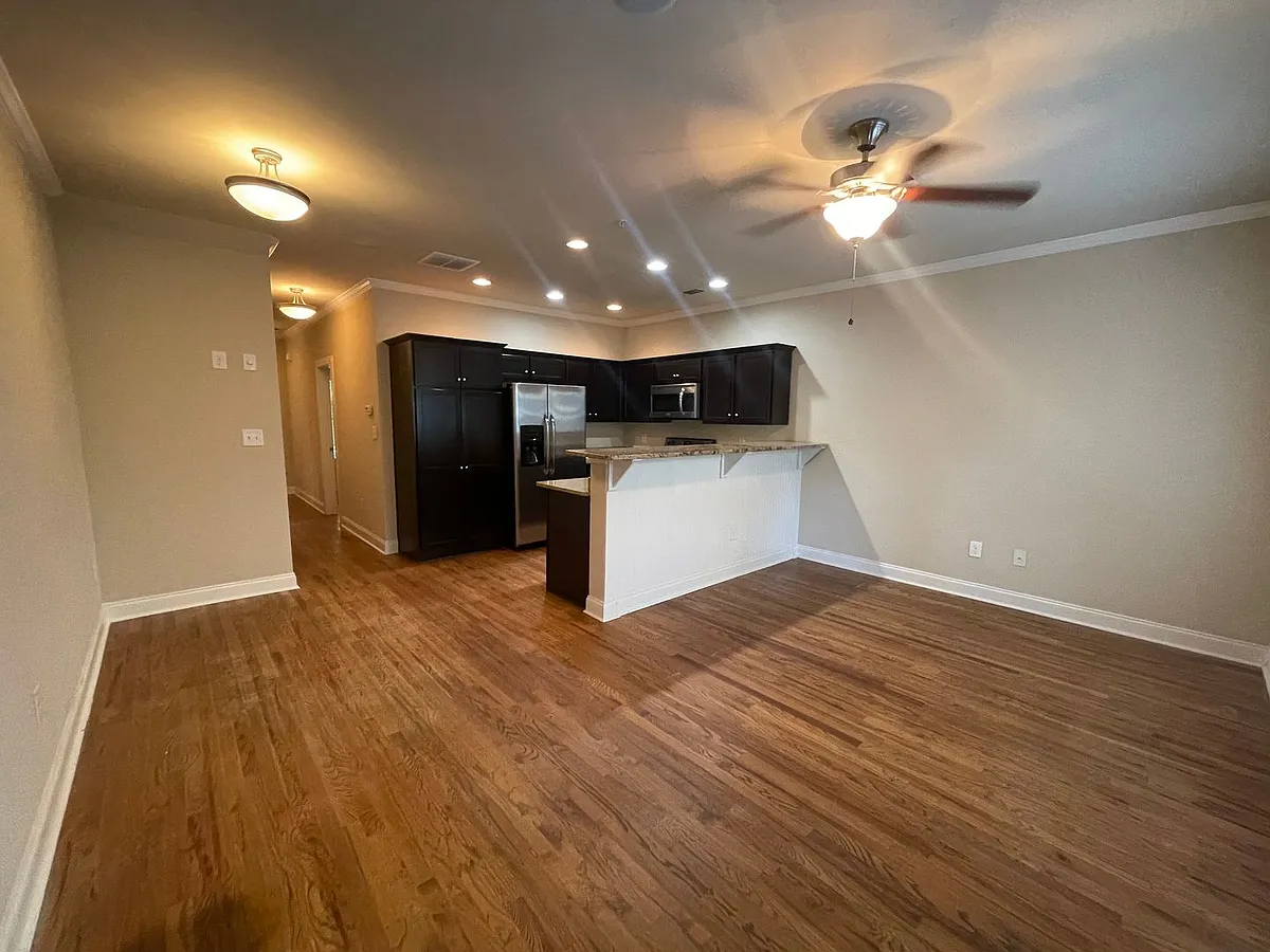 Building Photo - 125 Hobson Ave #6