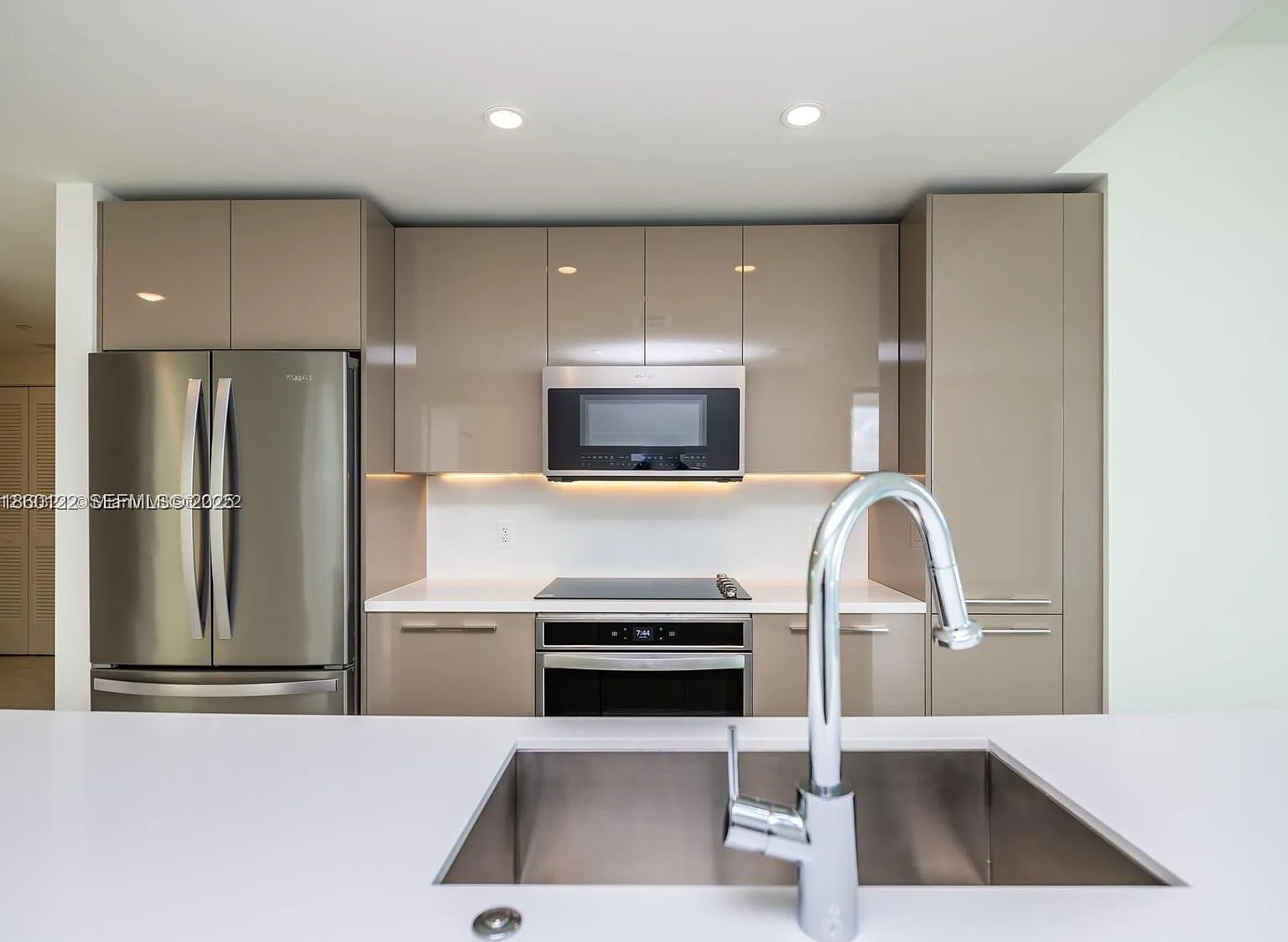 3 bed, 1297 sqft, $4,100 — Photo 4