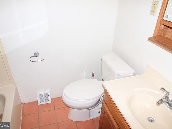 5th image of 9870 Frankford Ave