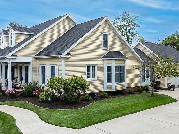 3rd image of 105 Country Meadow Dr