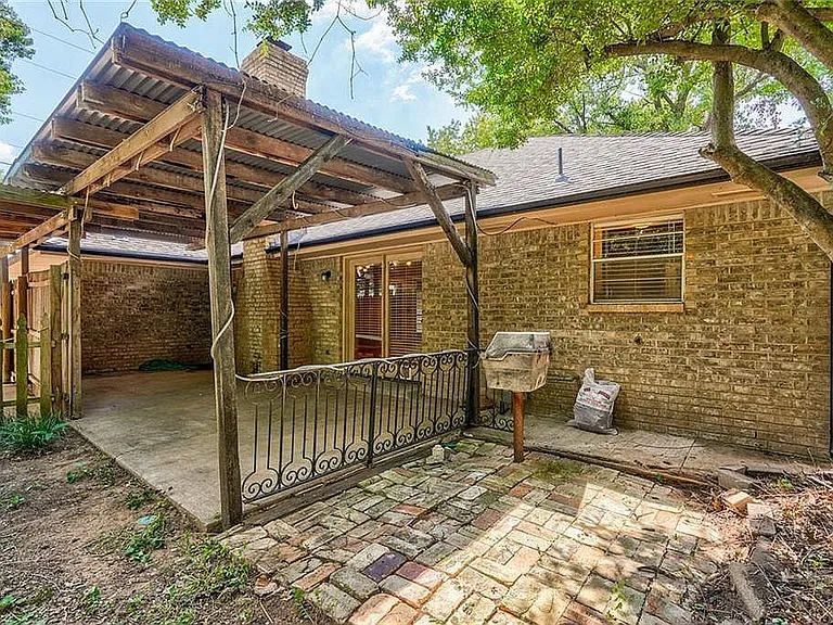 2531 Linden Ave — Photo 16