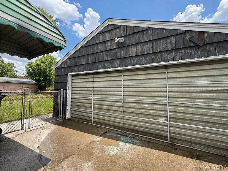 3534 Ferry Ave — Photo 2