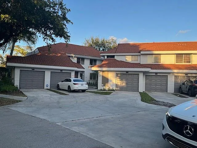 Building Photo - 992 NW 93rd Ave