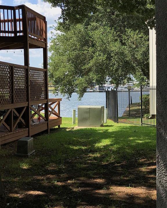 1st image of 12100 Melville Dr #505