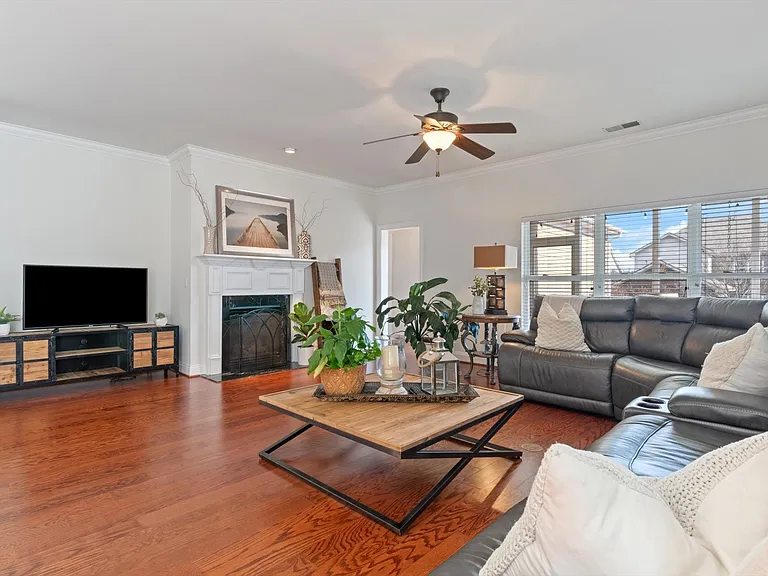 614 Patriot Ln — Photo 17