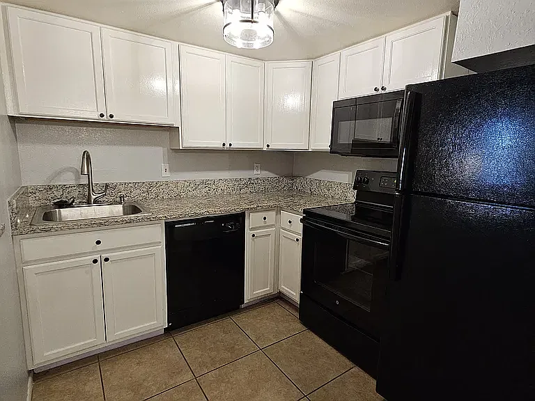 2 bed, 936 sqft, $1,225 — Photo 3
