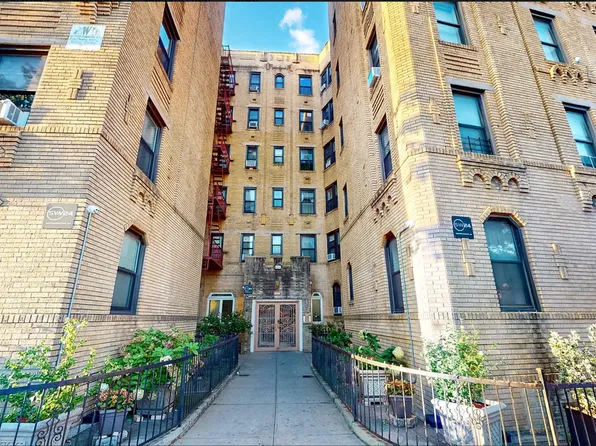 897 Empire Boulevard image 1 of 21