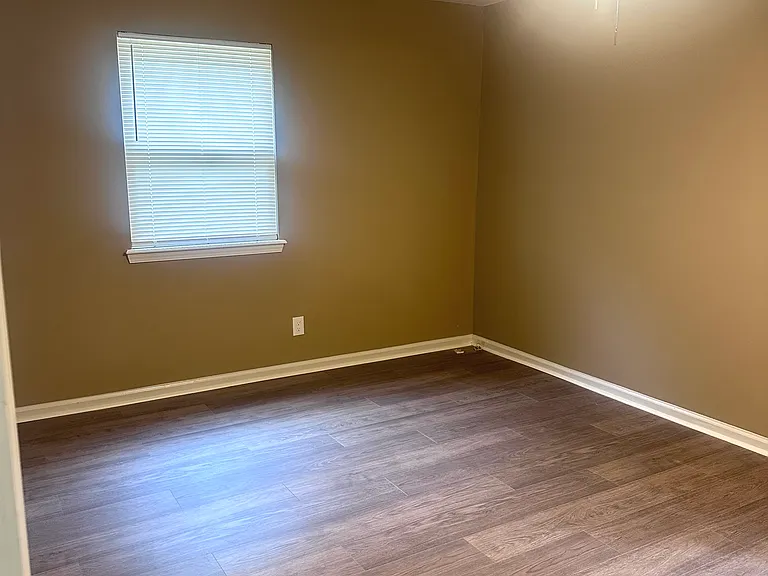 4936 Longview Dr — Photo 13
