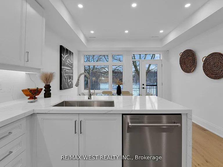 521 Saint Johns Rd #UPPER — Photo 11