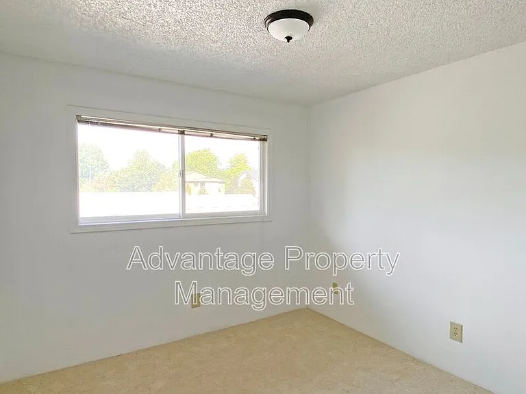 975 NW Garfield Ave #6 — Photo 11