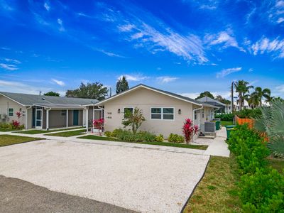 820 92nd Ave N, Naples, FL, 34108