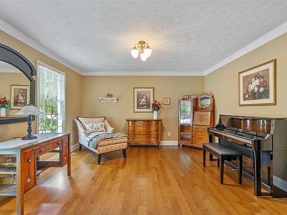 5th image of 105 Amberwood Ct