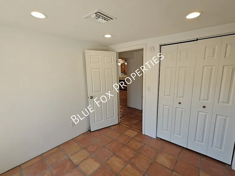 2781 W Calle Carapan — Photo 17