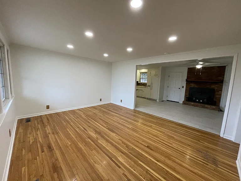 102 Crosby Dr — Photo 4