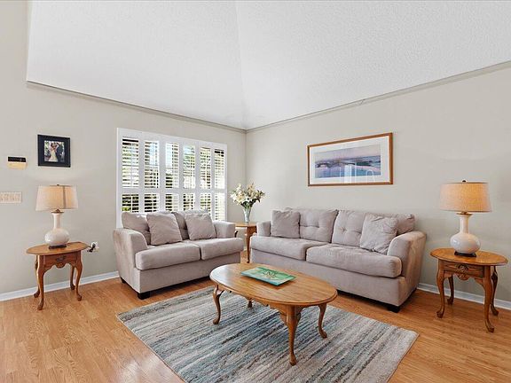 5th image of 851 Misty Creek Dr