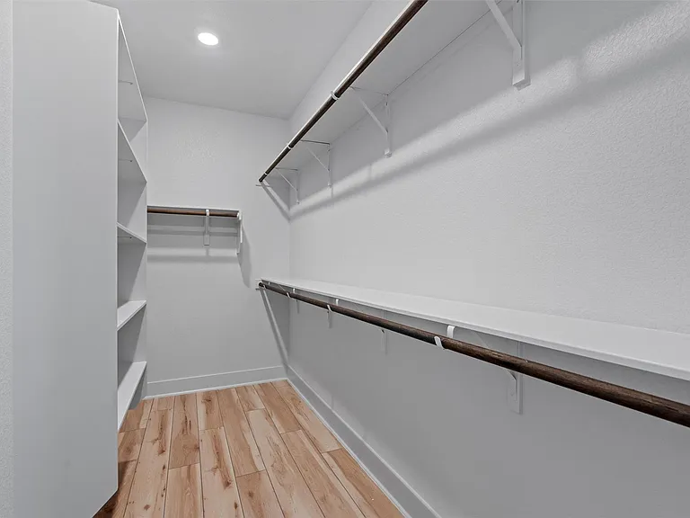 920 Hornsby Holw — Photo 18